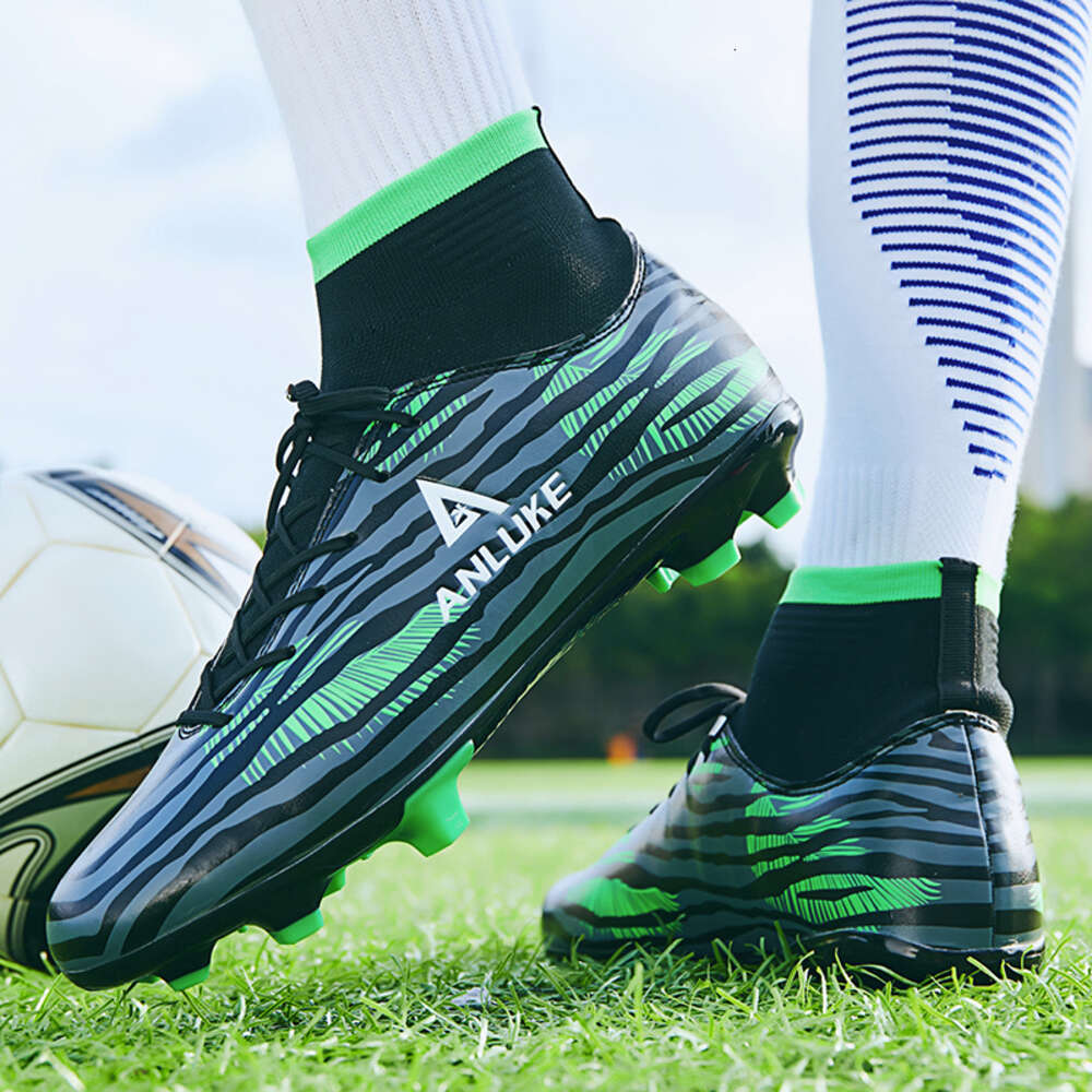 High Quality High-top Flying Knit Socks Latest Male Sports Sneakers Men's Soccer Shoes