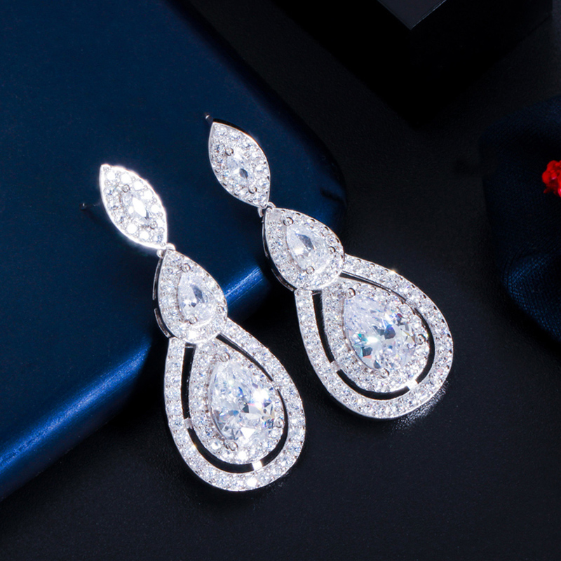 CWWZircons Shiny White Cubic Zirconia Water Drop Earrings for Brides Wedding Evening Party Jewelry Accessories CZ904