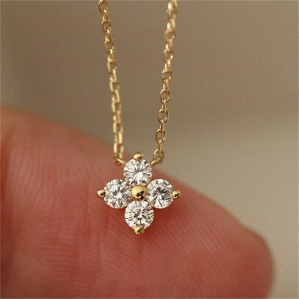 New fashionable and trendy jewelry Moissanite Four-leaf Flower Pendant Niche Light Sterling Sier Chain Necklace for Women Friend Gift