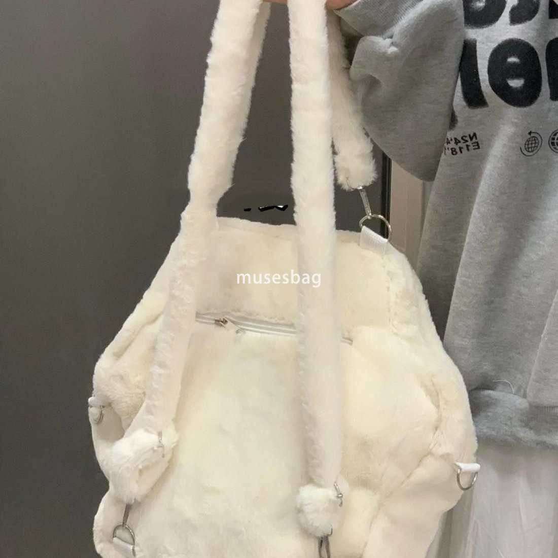 Autumn and Winter Cute Cat Claw Bag Plush Backpack for Women New Small and Popular Plush Bag Student Classroom Commuting Backpack