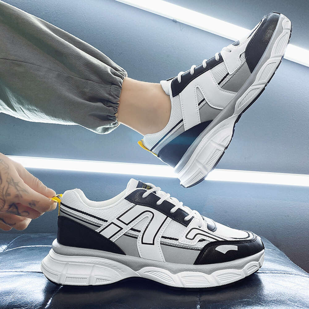 Wholesale Customized Mesh Men Casual Shoes Fashionable Breathable Cushioning Running Walking Style Sneakers