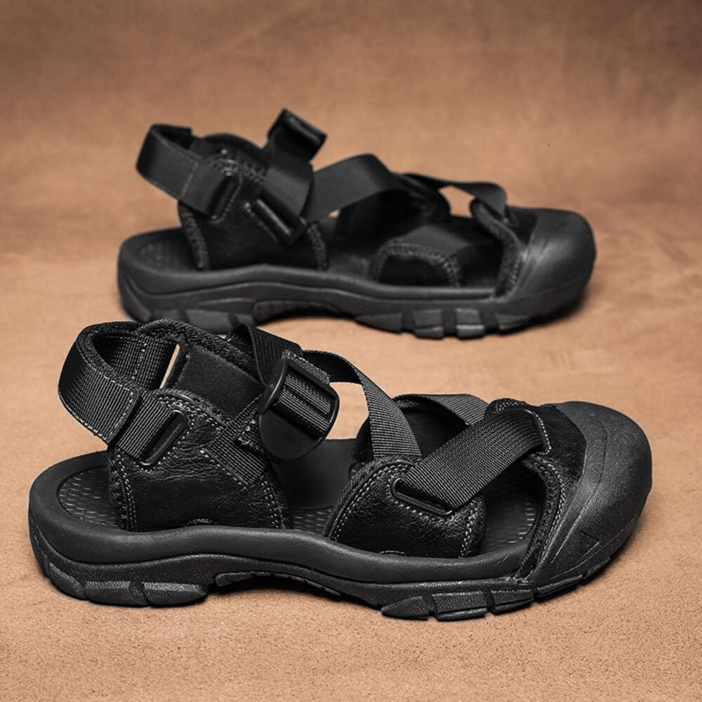 2024 New Design Outdoor Summer Casual Trend Sandals Beach Shoes leather Anti Slip Slipper for Men