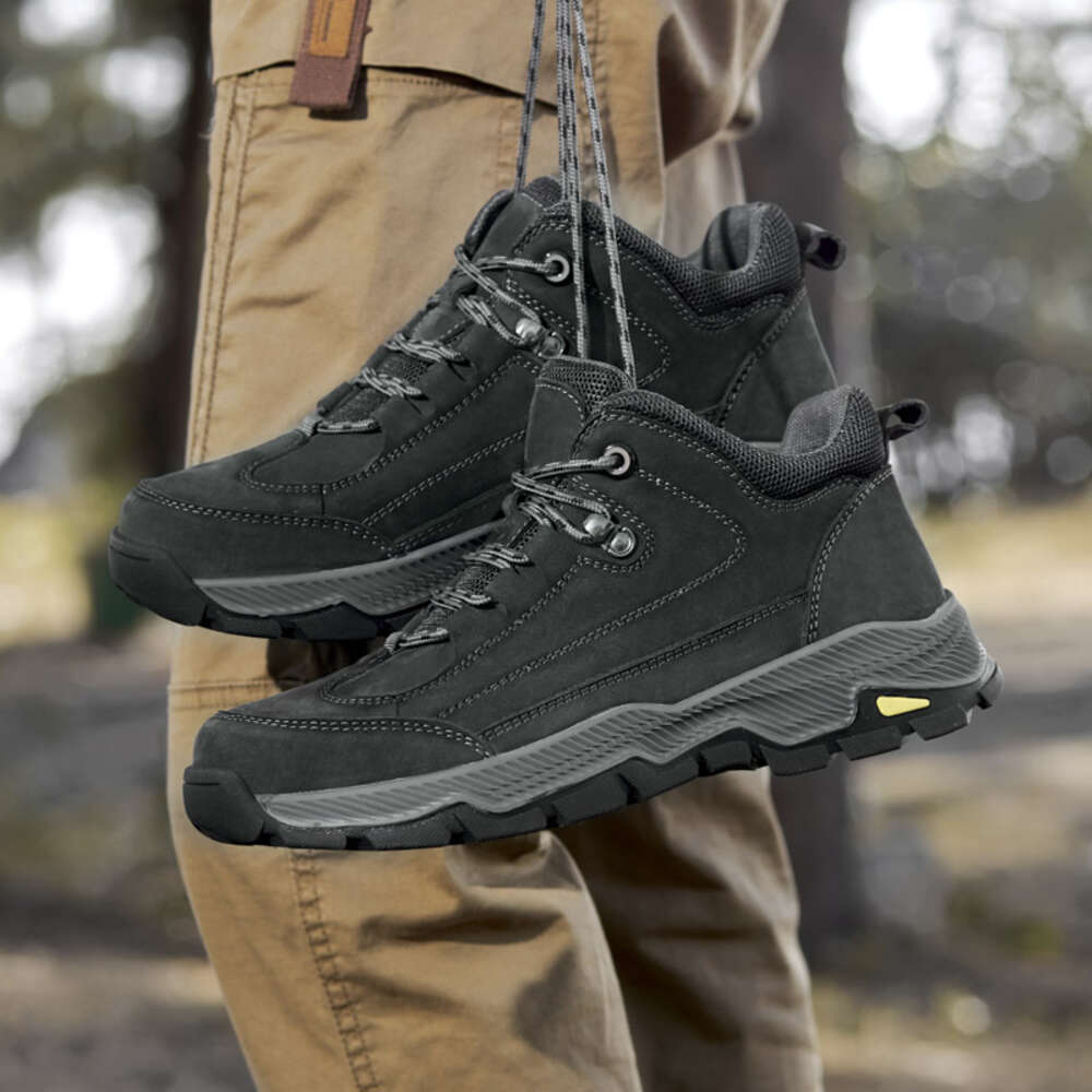 Classic design non-slip hiking outdoor ankle training winter men's climbing shoes