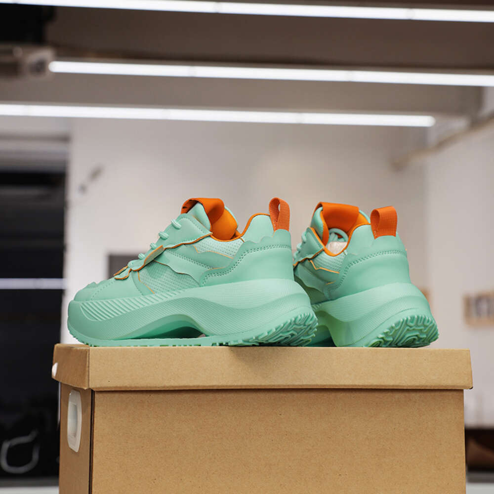 New design unisex stylish casual Comfortable Daily wear Sneakers Fashion Women's Chunky shoes