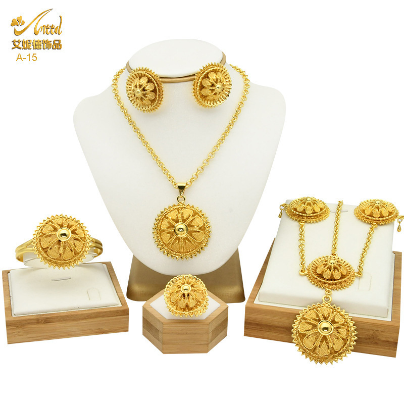 New Dubai 24K Gold Jewelry Set Bride Necklace Earring Ring Bracelet Hairpin Head Chain Six Piece Set 230725