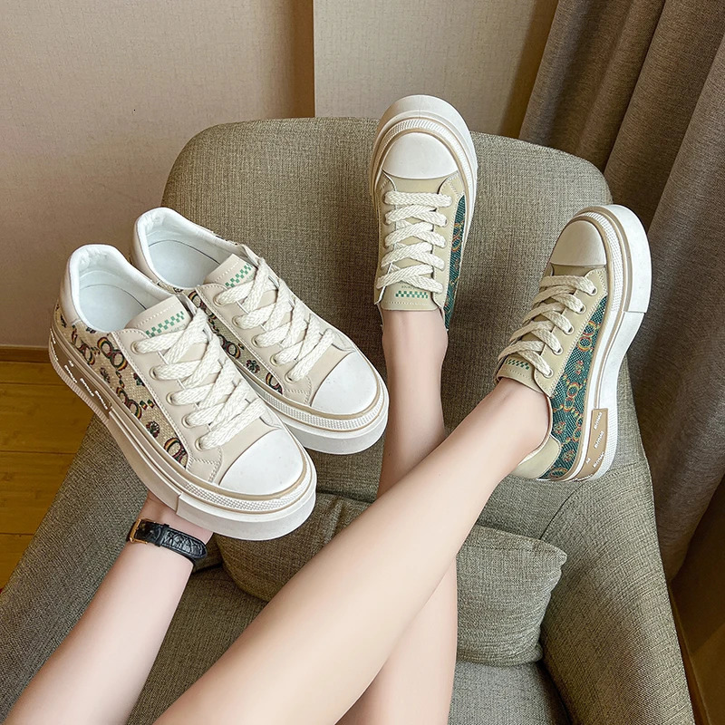 Womens slider fashion womens treasure head half slider wearing young girl sports shoes style muffin lace casual canvas platform shoes 240611
