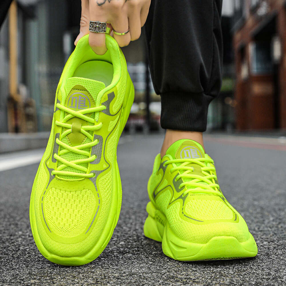 2024 new design flying weaving sneakers Breathable walking style comfortable men's casual shoes