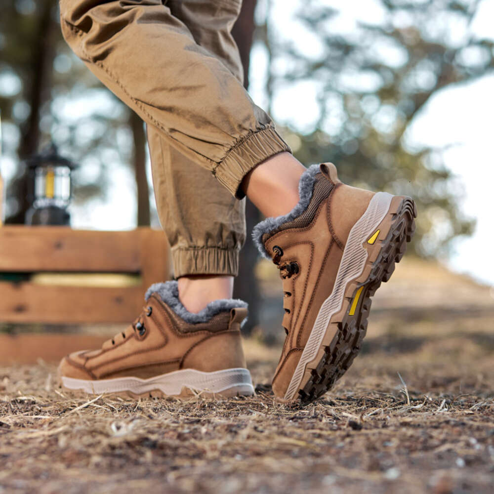 Classic design non-slip hiking outdoor ankle training winter men's climbing shoes