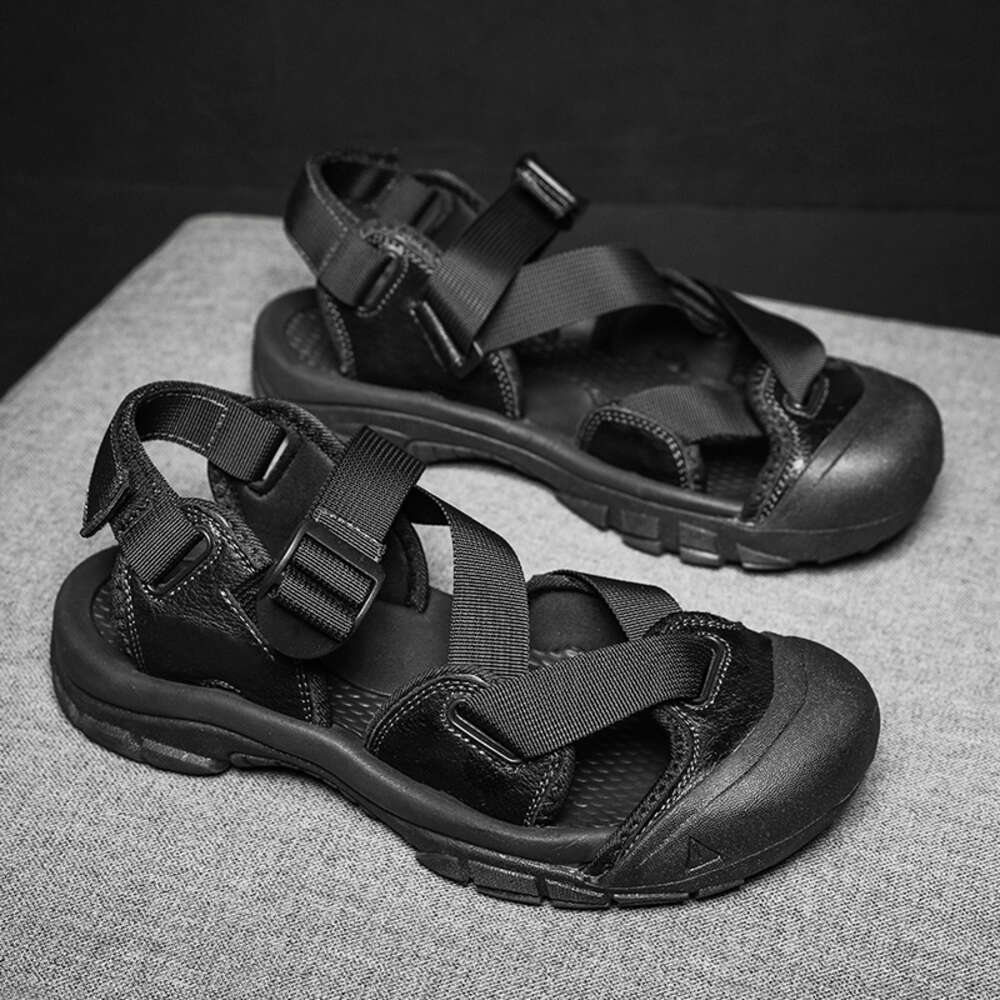 2024 New Design Outdoor Summer Casual Trend Sandals Beach Shoes leather Anti Slip Slipper for Men