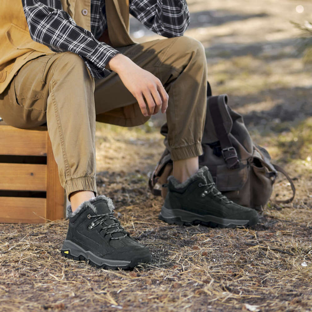 Classic design non-slip hiking outdoor ankle training winter men's climbing shoes