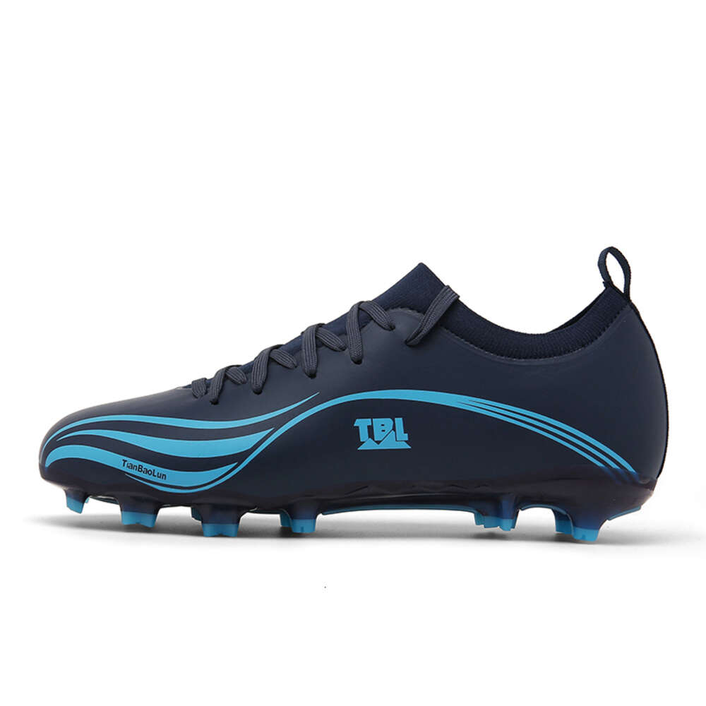 New long spike fashion men's soft and comfortable training football shoes