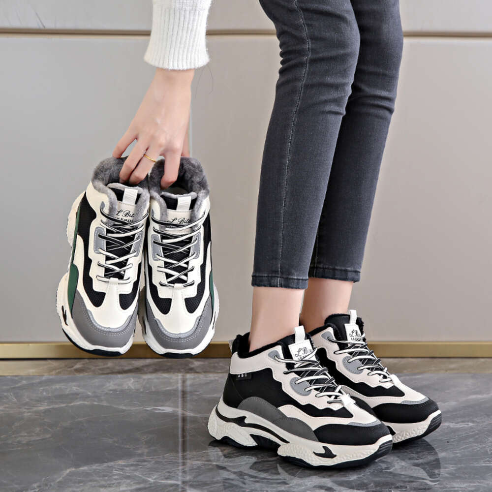 New design fashion comfortable casual daily wear sports shoes for women