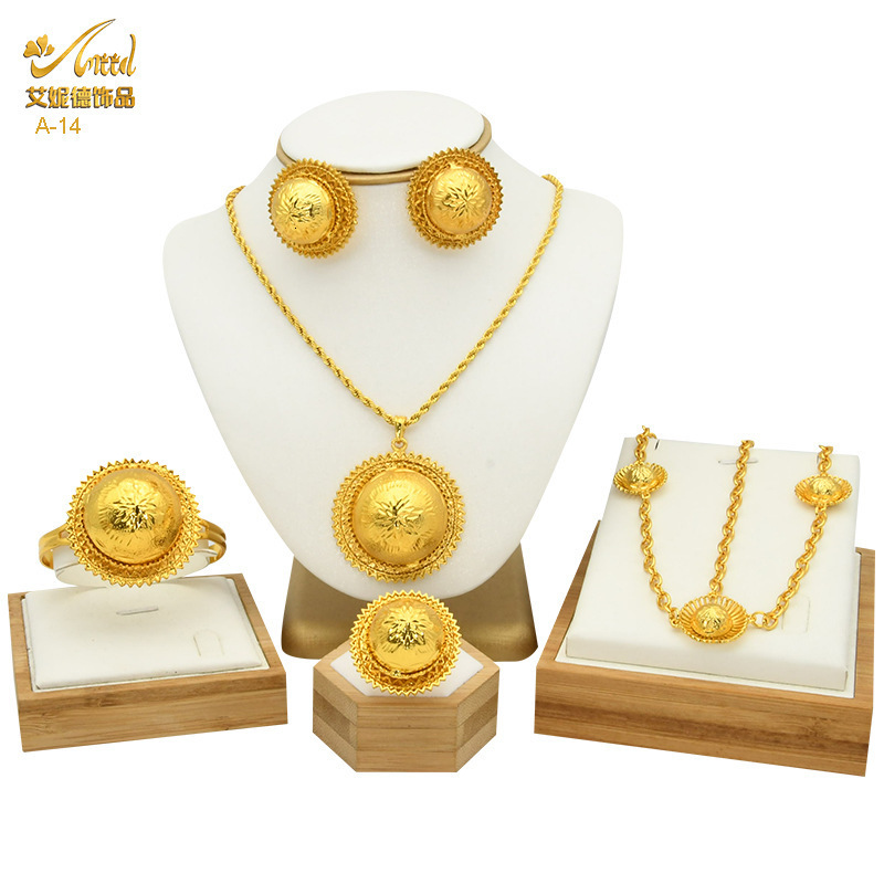 New Dubai 24K Gold Jewelry Set Bride Necklace Earring Ring Bracelet Hairpin Head Chain Six Piece Set 230725