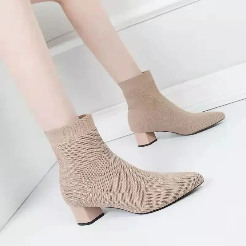 Womens knitted ankle boots autumn and winter womens casual low foot pump womens outer boots womens casual Chelsea boots 240611