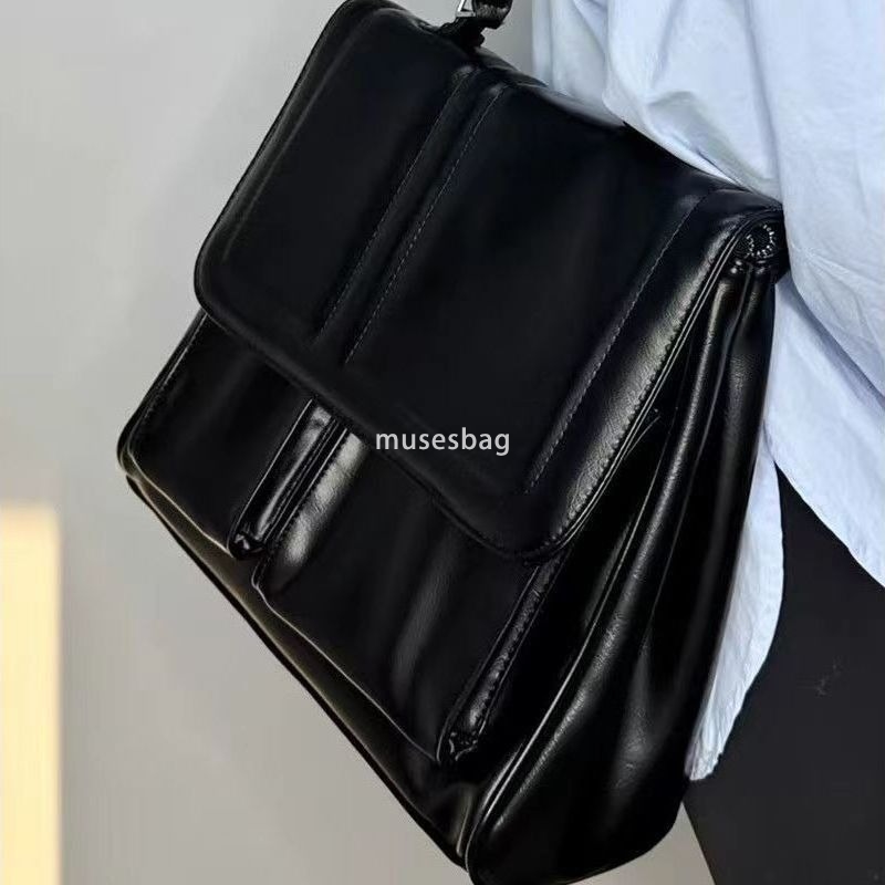 High quality niche design new original student party class commuting milk white backpack versatile diagonal cross bag hand in hand carrying bag