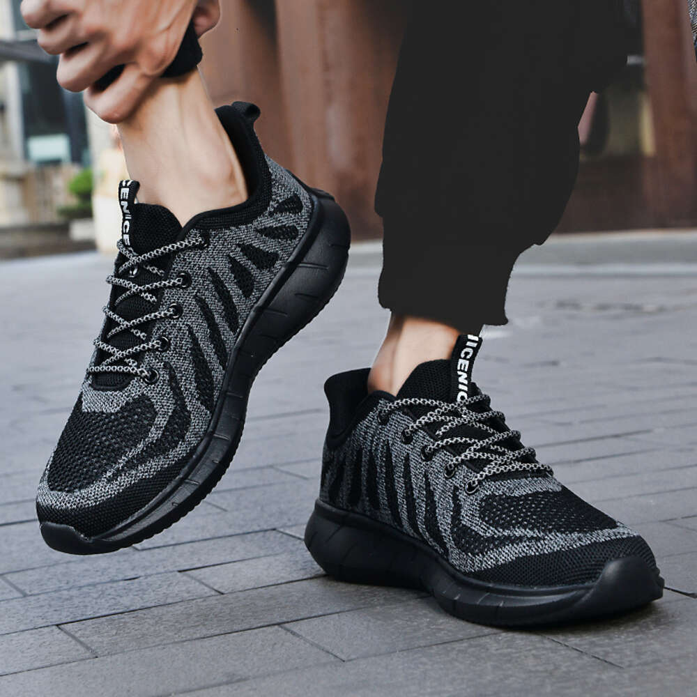 New design casual flying weaving walking style sneakers for men's breathable sports running shoes