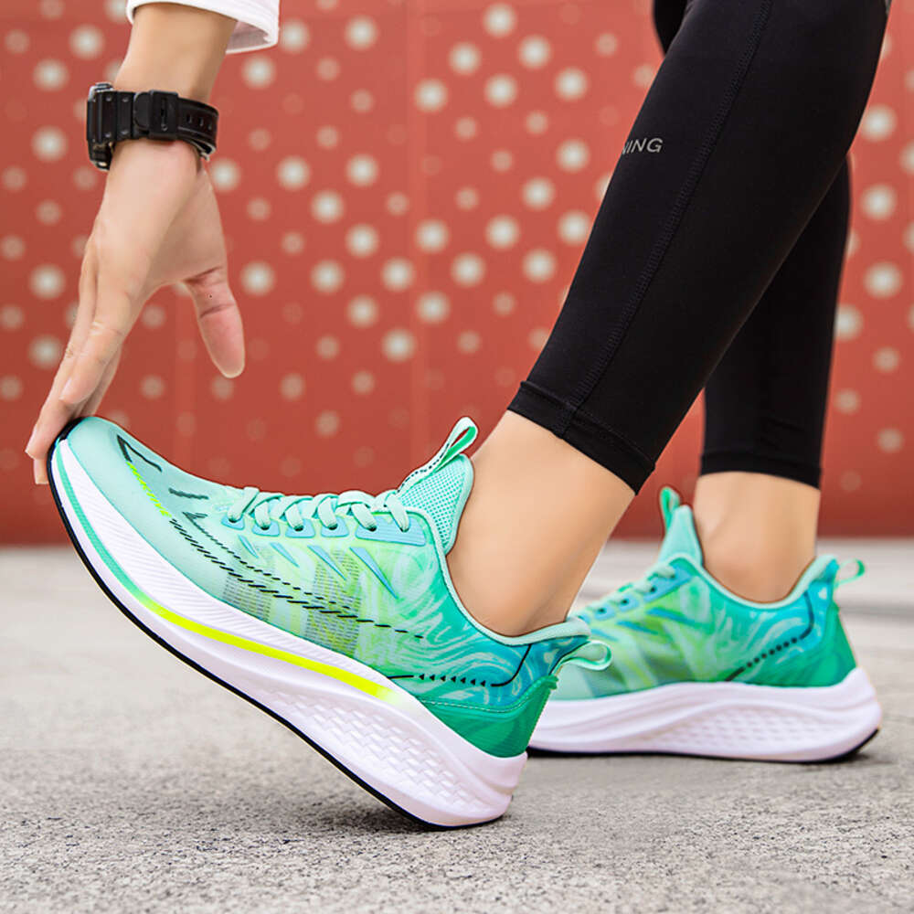 2024 New Fashion sneakers Lightweight breathability Unisex outdoor running shoes for men