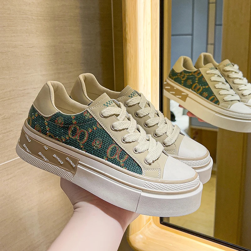 Womens slider fashion womens treasure head half slider wearing young girl sports shoes style muffin lace casual canvas platform shoes 240611