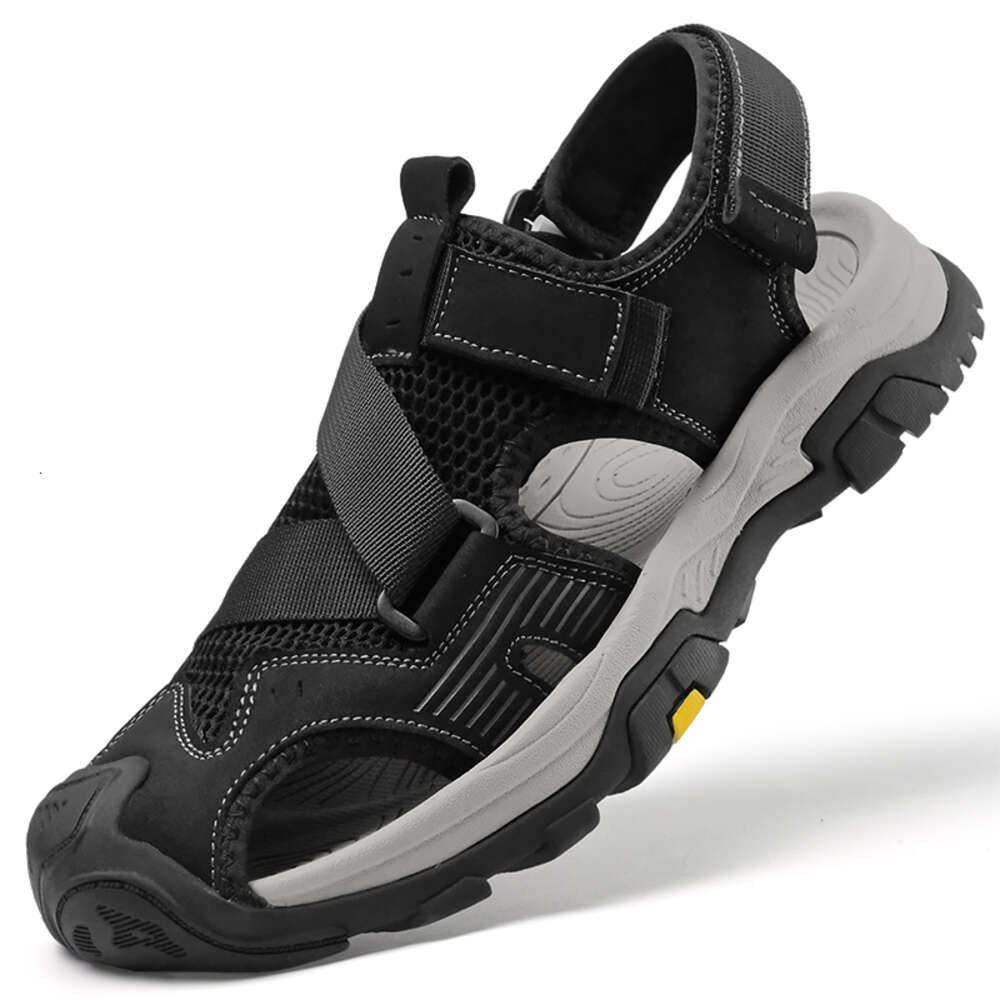 New model Leather Material men's sandals rubber safety toe protector working shoes summer hot sale