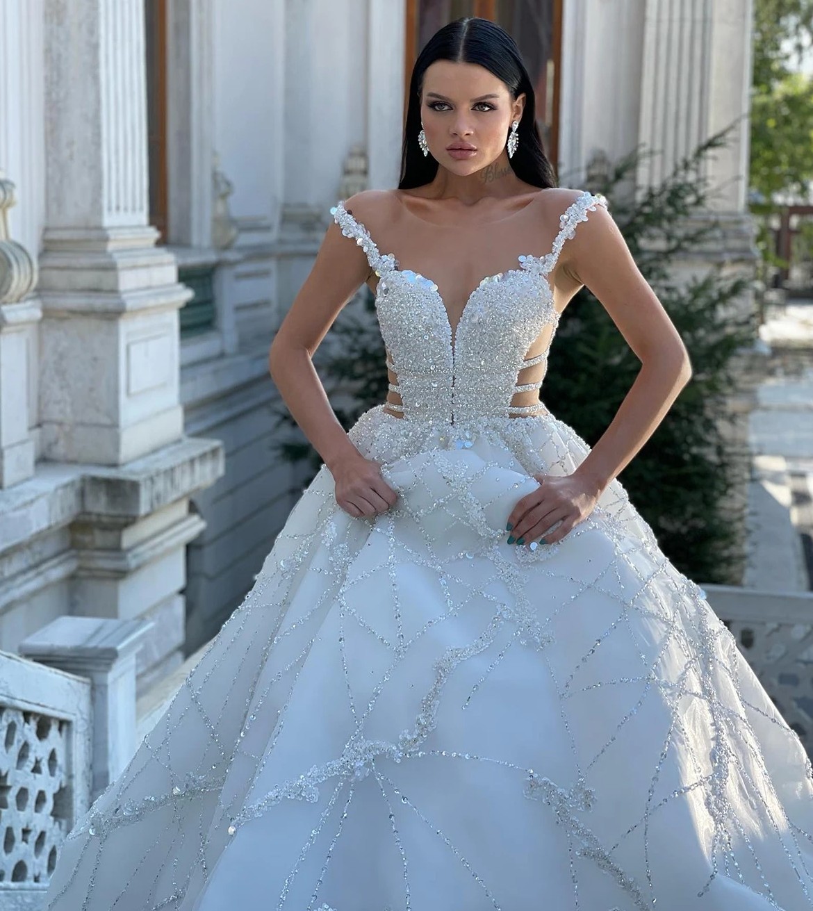 Luxurious Beads Sequins Wedding Dress Spaghetti Straps Crystal Hollow Side Bridal Princess Bride Gown Women Arabic Vestido De Noiva Customed