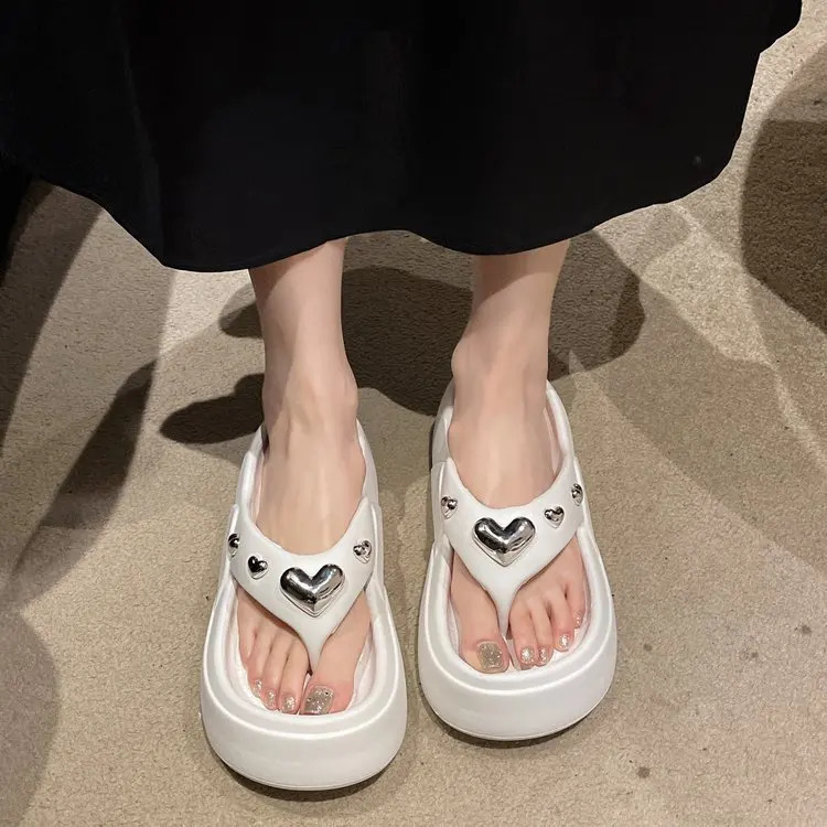 Pok Heel Clamping Punk Love Herringbone Slippers for Womens Summer 2024 Anti slip Thick Sole 5.5cm Beach Slippers 240611