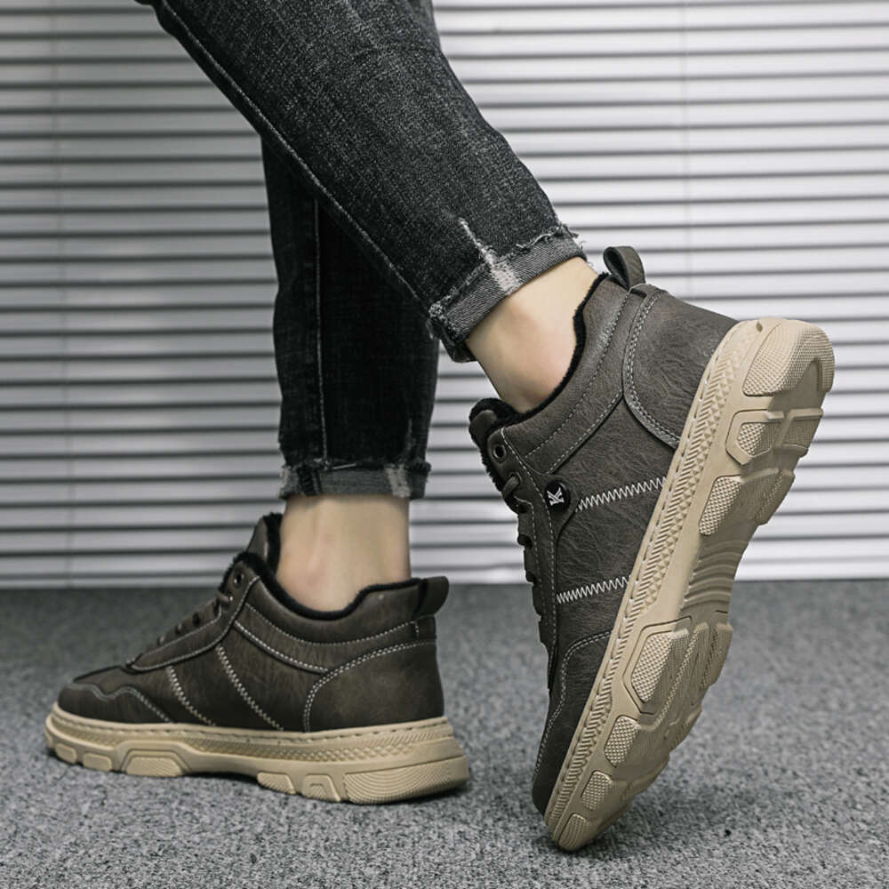 Chinese manufacturers of high quality flat winter plus cotton men's walking shoes