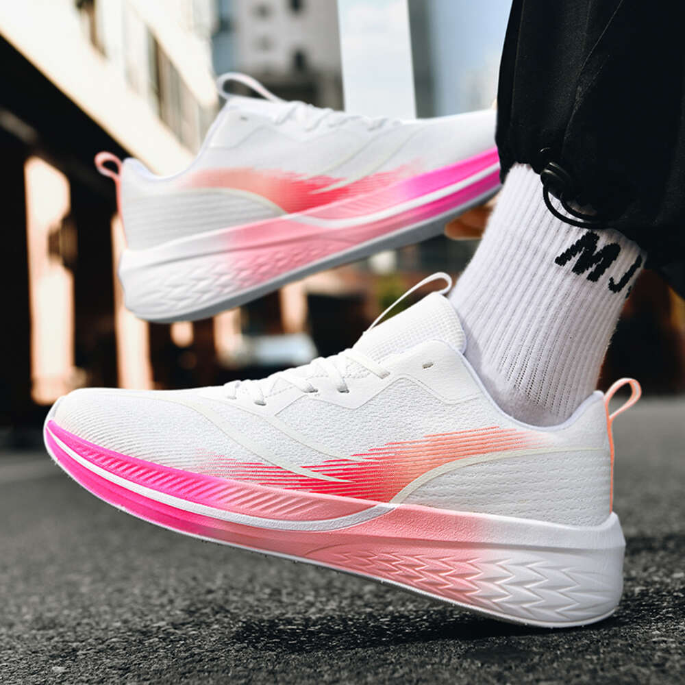 New Fashion Style Lightweight Mesh Upper Custom Running Shoes Designer Breathable Causal Sneakers For Men