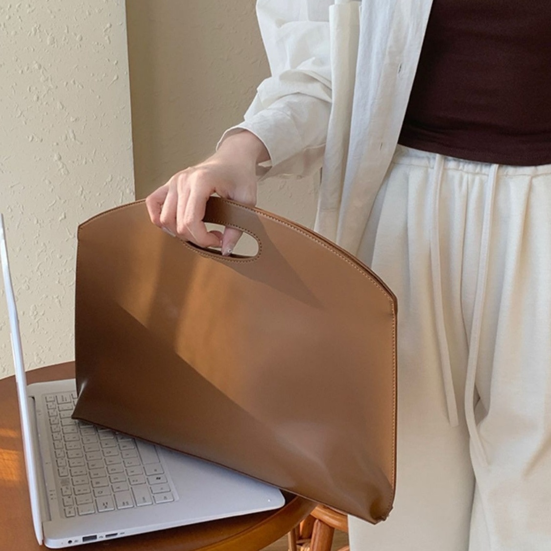 High quality Instagram style niche design, high-end notebook laptop bag temperament thin style hand-held office commuting briefcase women's bag