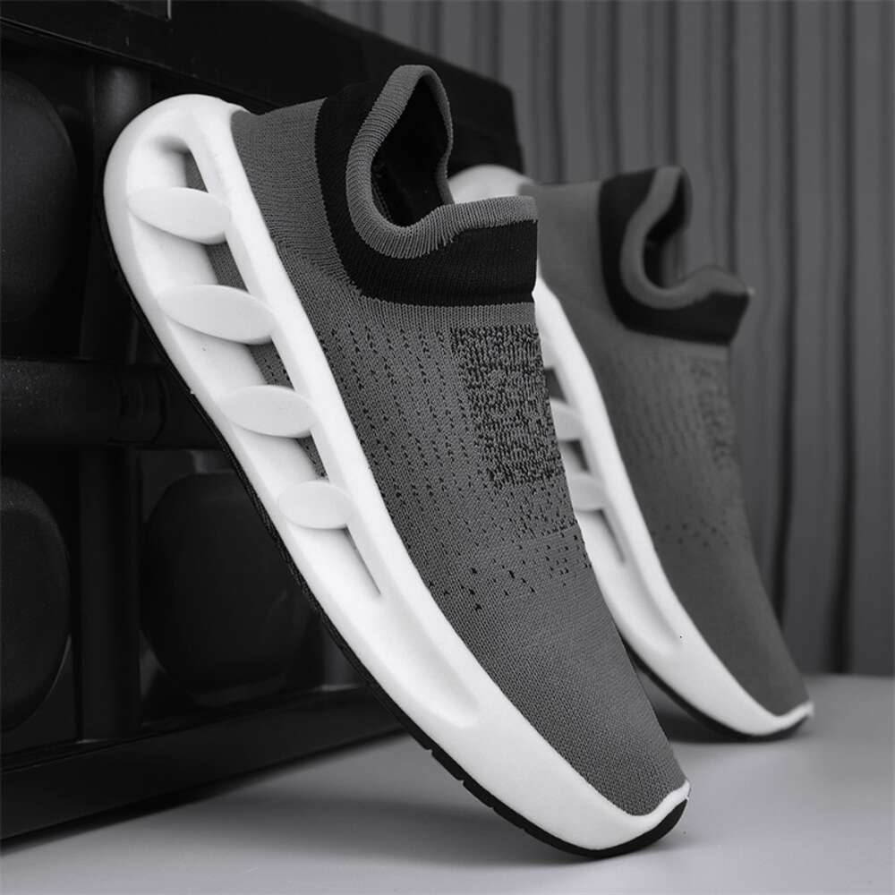 2024 New Popular Flying Weaving Lace up Sports Sneakers Men's Casual Breathable Mesh Shoes