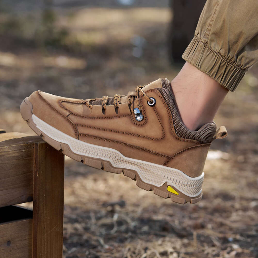 Classic design non-slip hiking outdoor ankle training winter men's climbing shoes