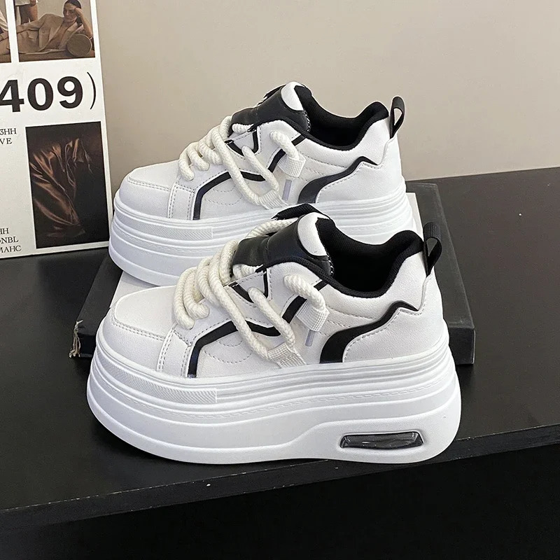 Fashionable platform sports shoes womens spring and autumn round shoelaces comfortable 8CM thick sole sports shoes black and white casual shoes 240611