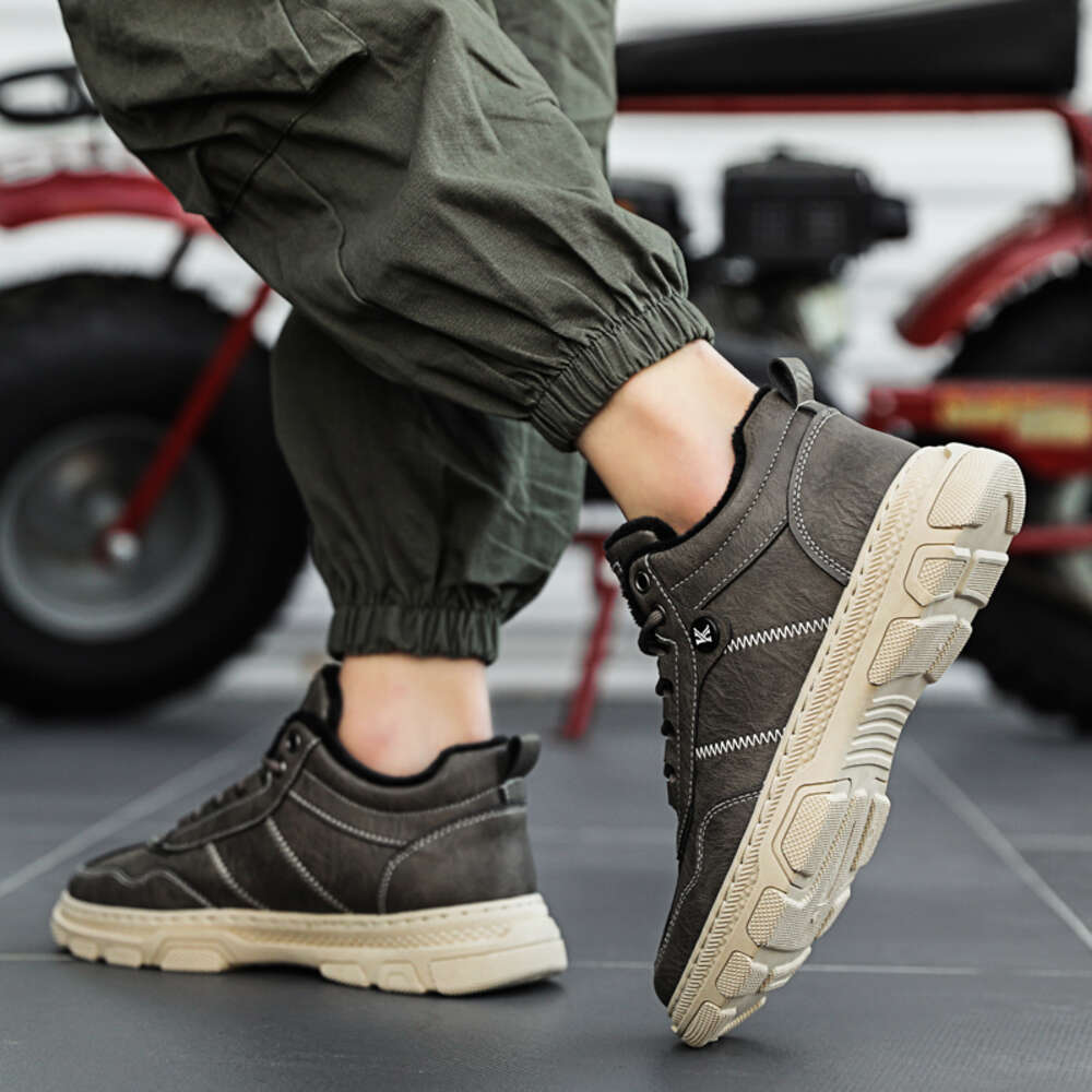 Chinese manufacturers of high quality flat winter plus cotton men's walking shoes
