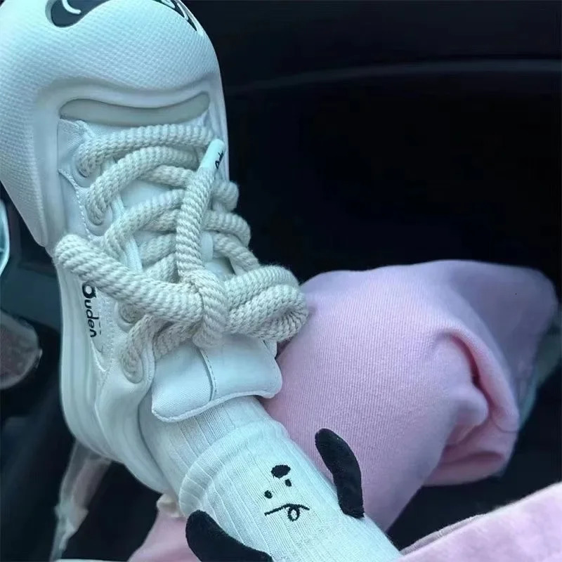 Womens White Shoes Womens Versatile Thick Sole Board Shoes Ugly and Cute Casual Sports Big Head Trendy Board Shoes 240611