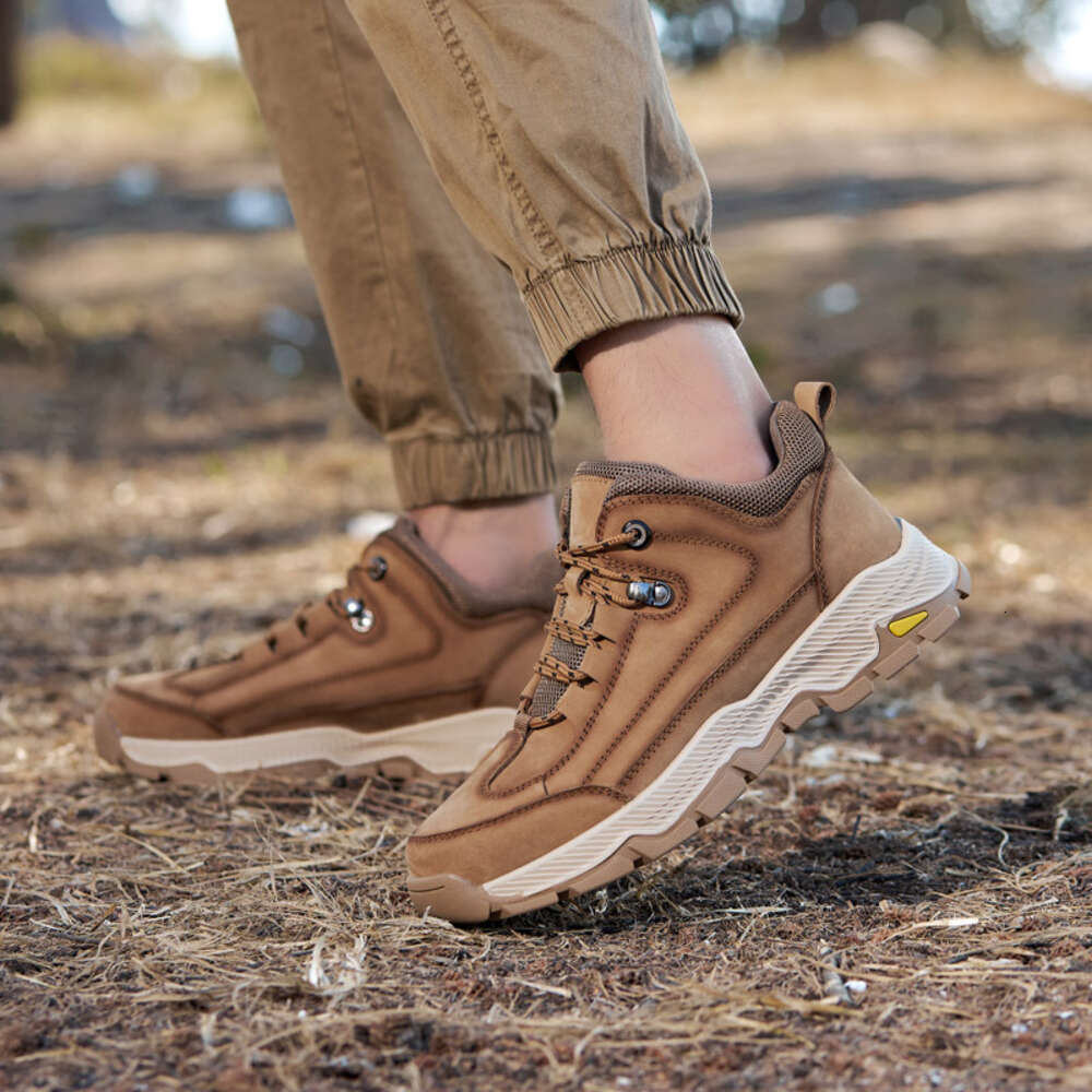 Classic design non-slip hiking outdoor ankle training winter men's climbing shoes