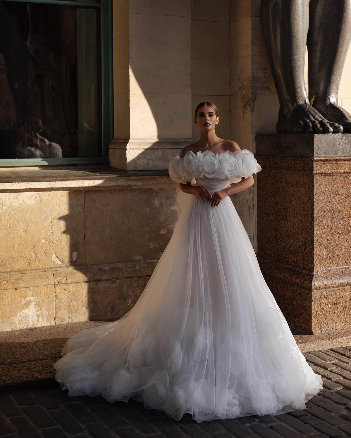 Charming A-line Wedding Dresses 3D Floral Decoration Tulle Off Shoulder Court Gown Pleat Backless Custom Made Zipper Plus Size Bridal Dress Vestidos D