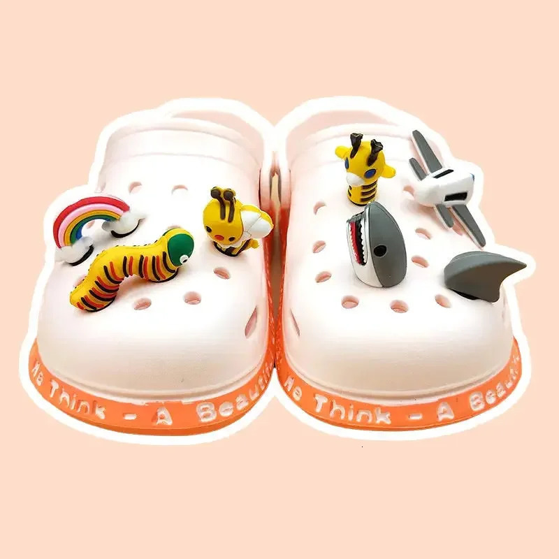 Decorate the cute charm of the 3D cartoon animal series with DIY accessories that are selling. Decorate with sandals 240611