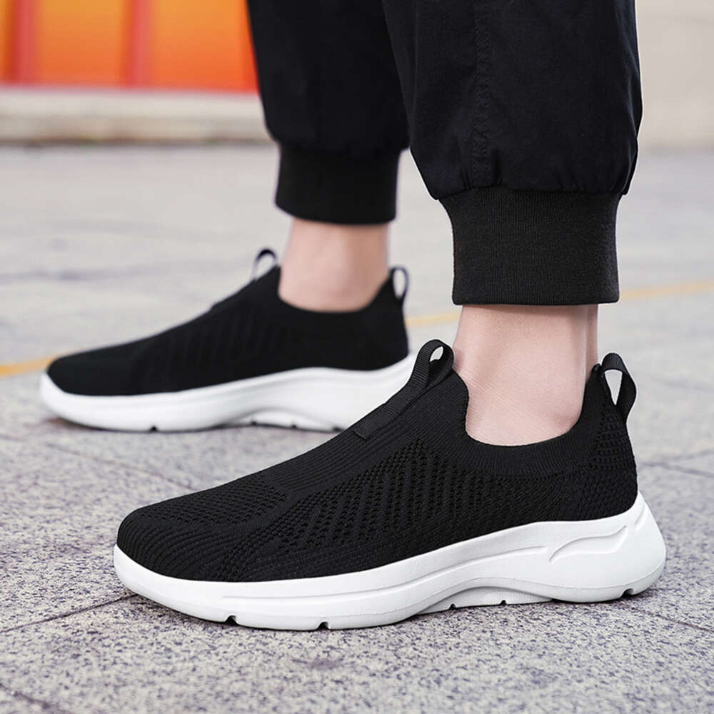 New Outdoor Fashion Sneakers Comfortable Size: 39-48 Sports Summer Lightweight Breathable Men Casual Running Shoes