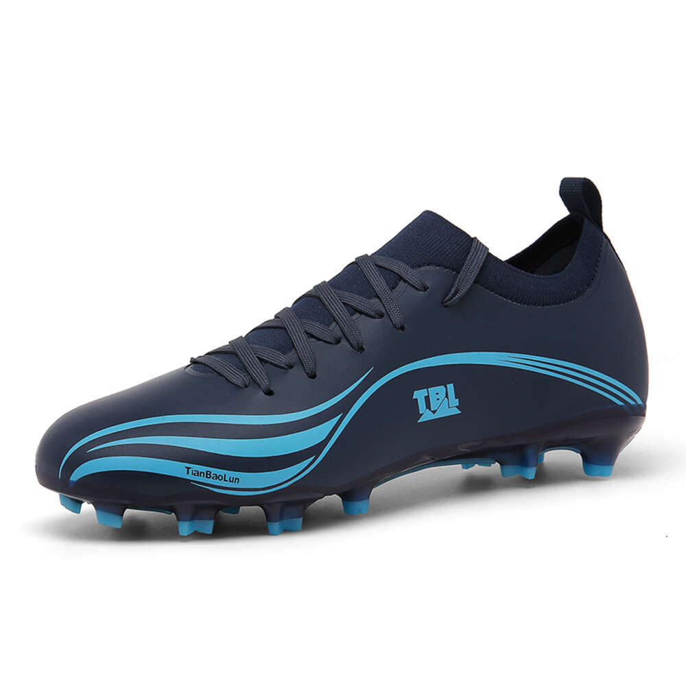 New long spike fashion men's soft and comfortable training football shoes