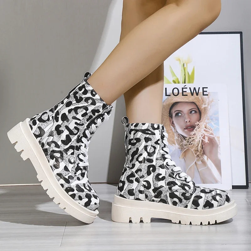 Womens platform ankle boots with lace up insulation leopard shoes winter oversized wear-resistant outdoor womens snow boots 240611