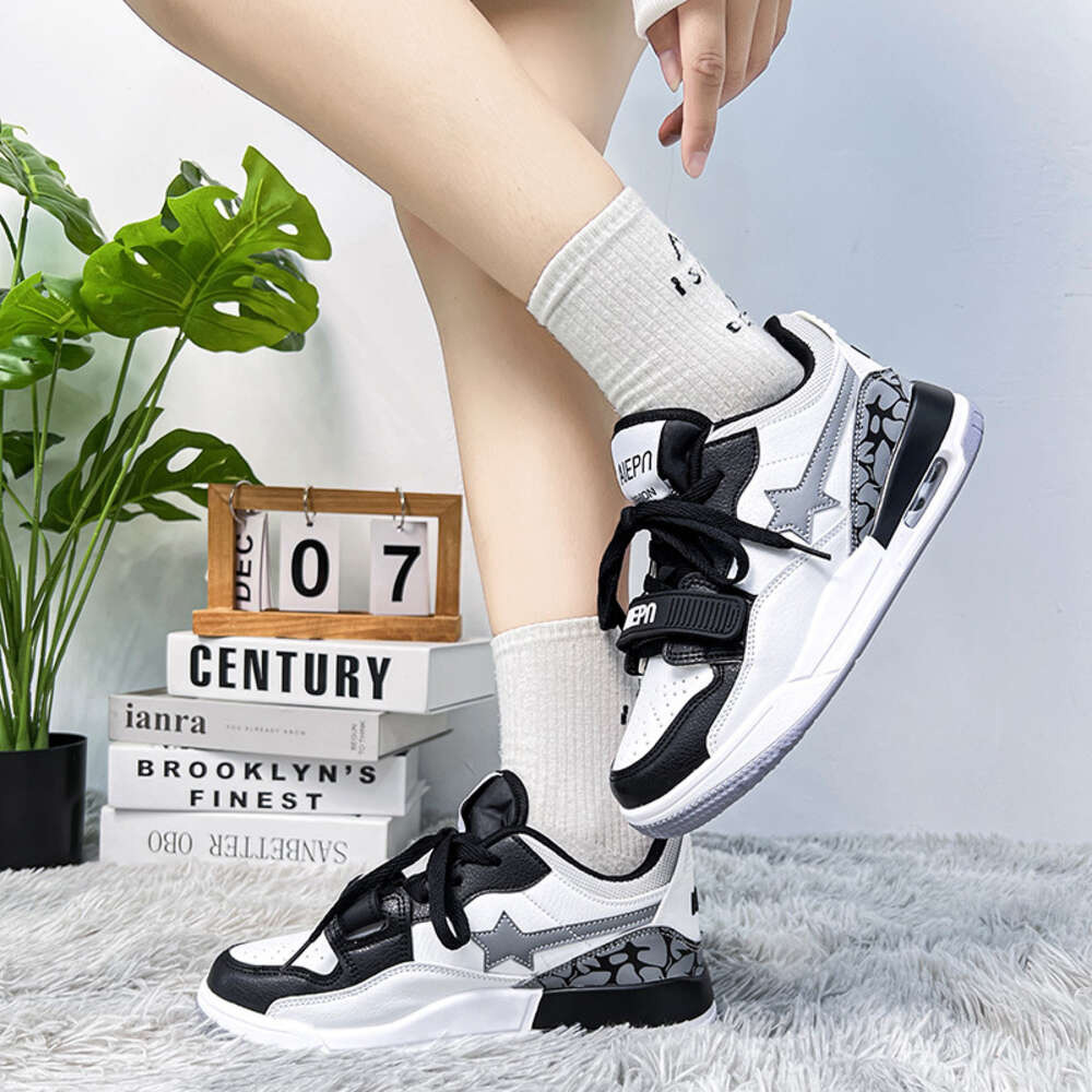 Light breathable four seasons fashion casual non-slip men's and women's walking shoes