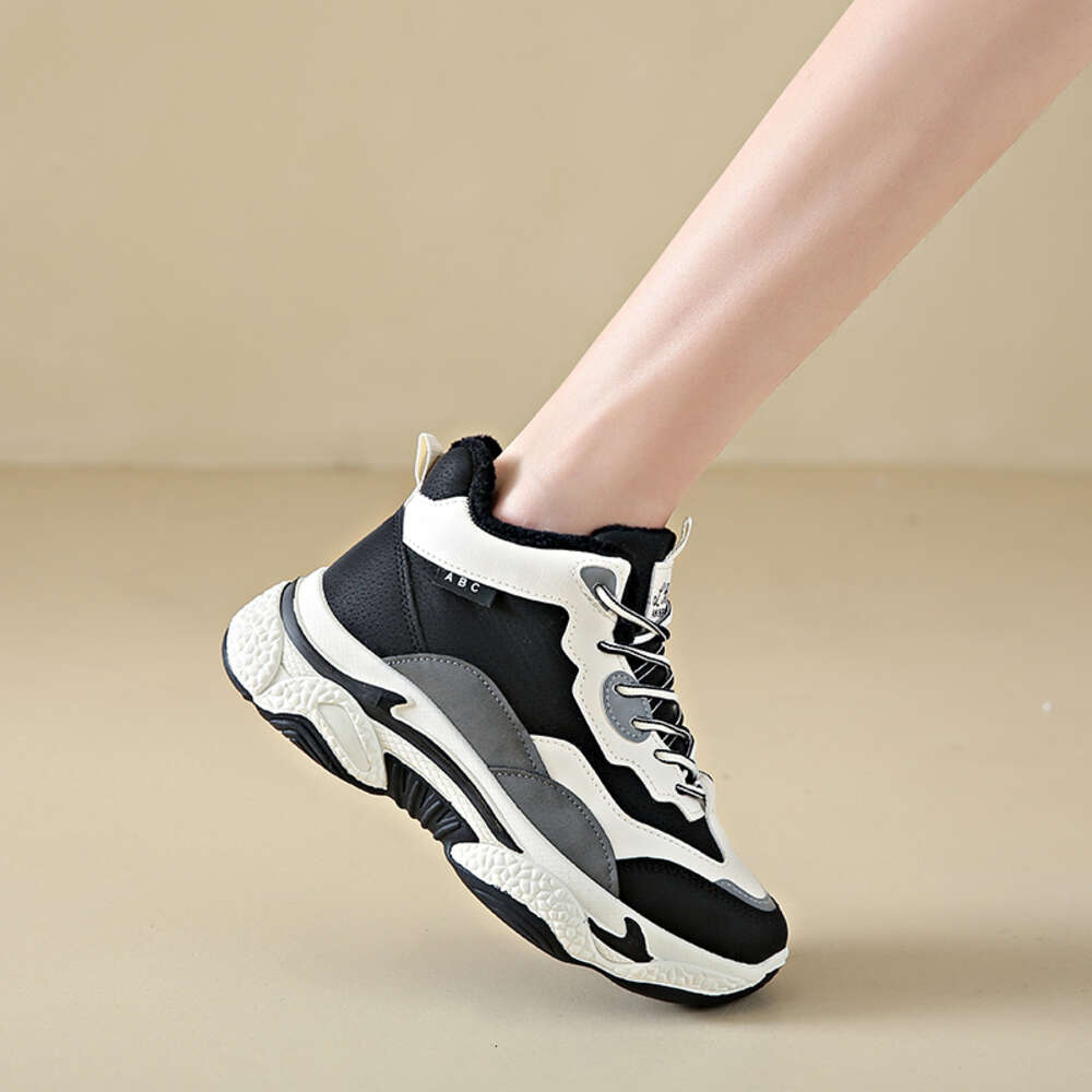 New design fashion comfortable casual daily wear sports shoes for women