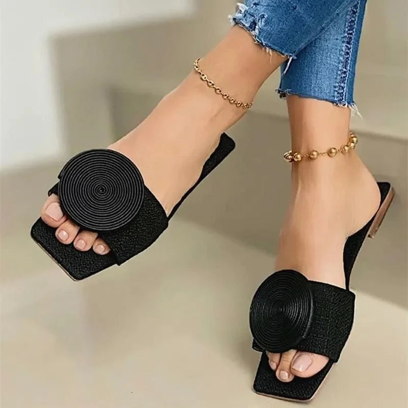 2024 Womens Summer Flat Shoes Plus Size Round Buckle Solid Flat Shoes Womens Casual Slippers Womens Fashion Beach Shoes 240611