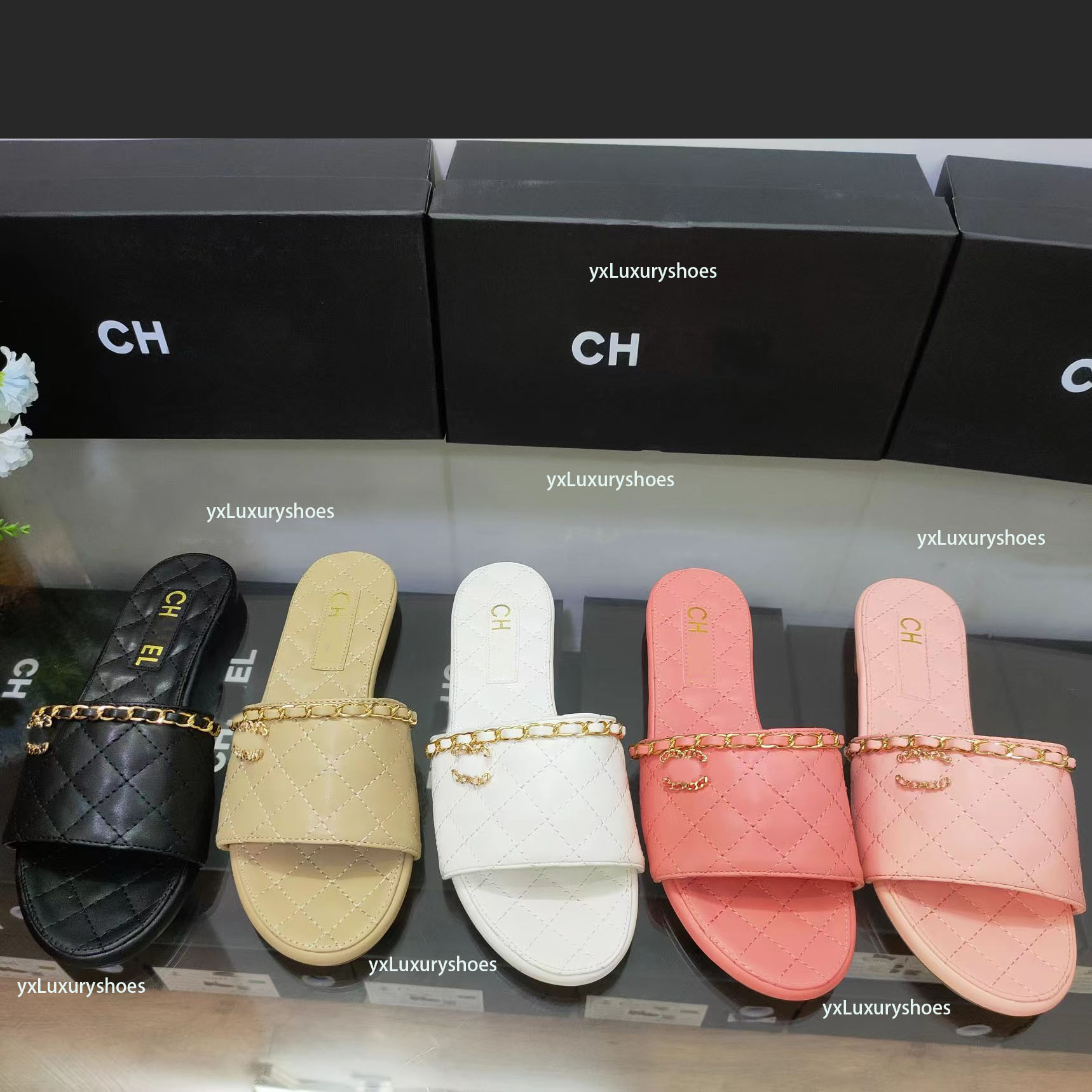 2024SS Designer Paris explosive women's leather sandals Summer beach luxury chain casual flat slippers Women's classic metal letter flip-flops