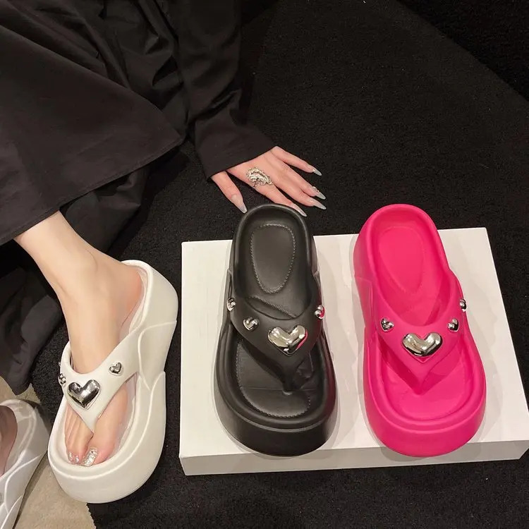 Pok Heel Clamping Punk Love Herringbone Slippers for Womens Summer 2024 Anti slip Thick Sole 5.5cm Beach Slippers 240611