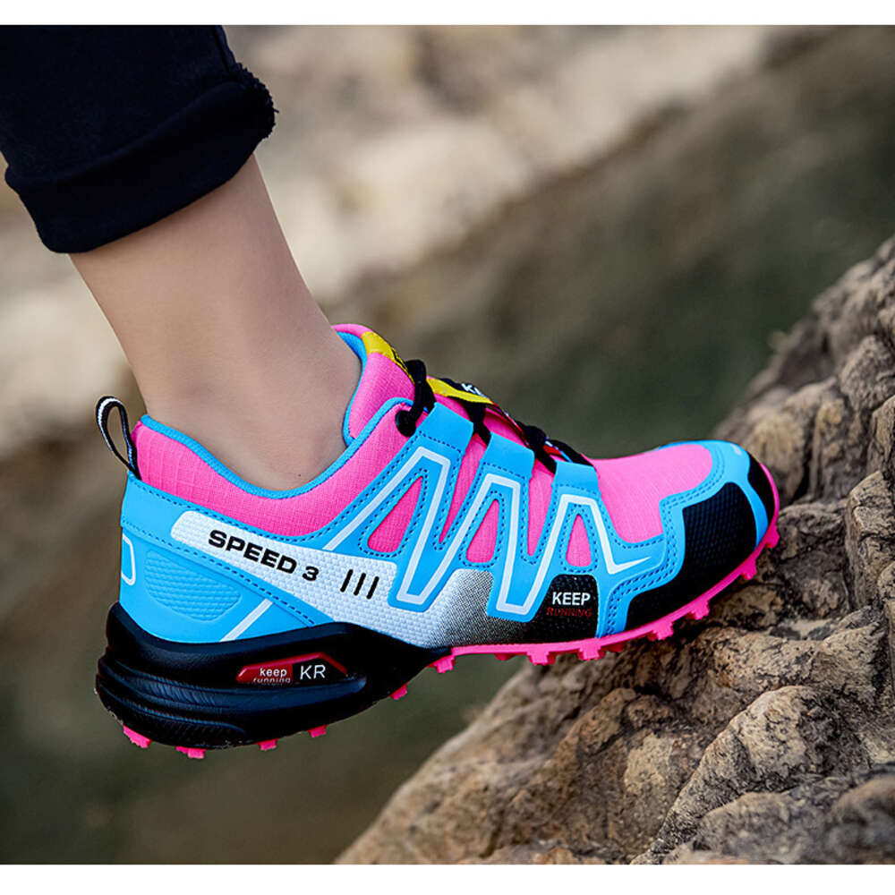 Camping wear-resistant trekking outdoor shoes man fingers waterproof hiking boots