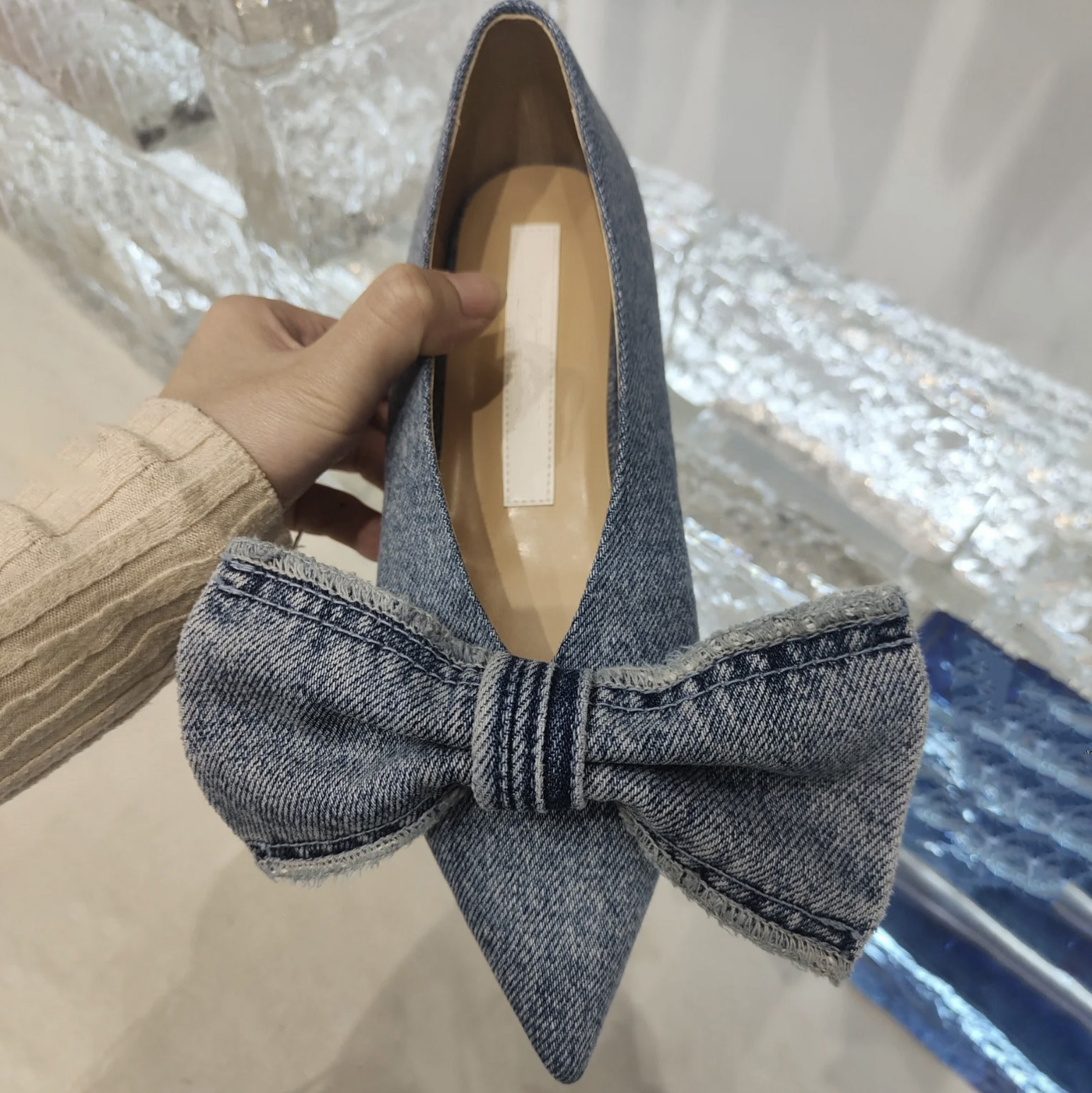 Designer 2023 dbb1b New Blue jeans flat shoes woman cloth patchwork flats sewing Pointed large bow denim loafers for women s