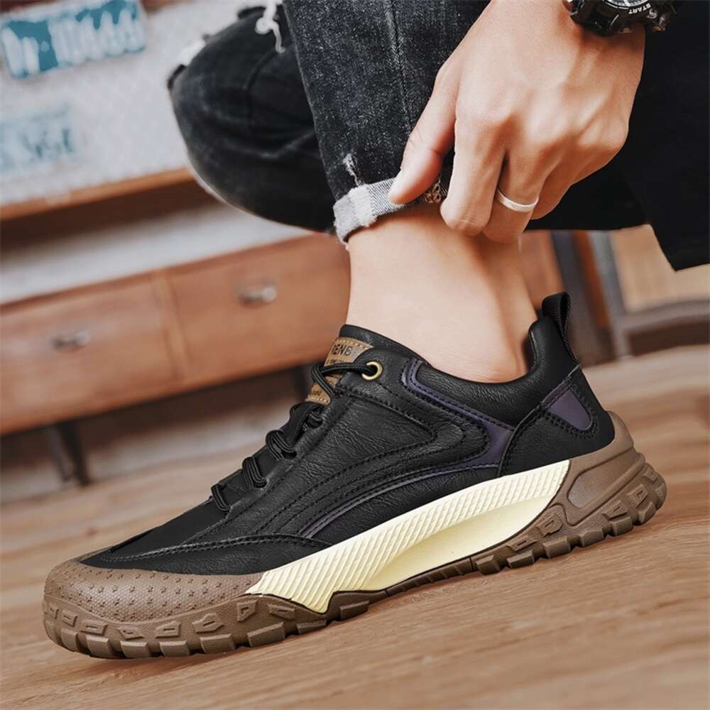New design of outdoor hiking boots High quality men's casual fall and winter non-slip walking shoes