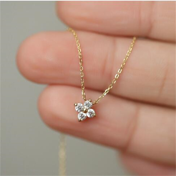 New fashionable and trendy jewelry Moissanite Four-leaf Flower Pendant Niche Light Sterling Sier Chain Necklace for Women Friend Gift