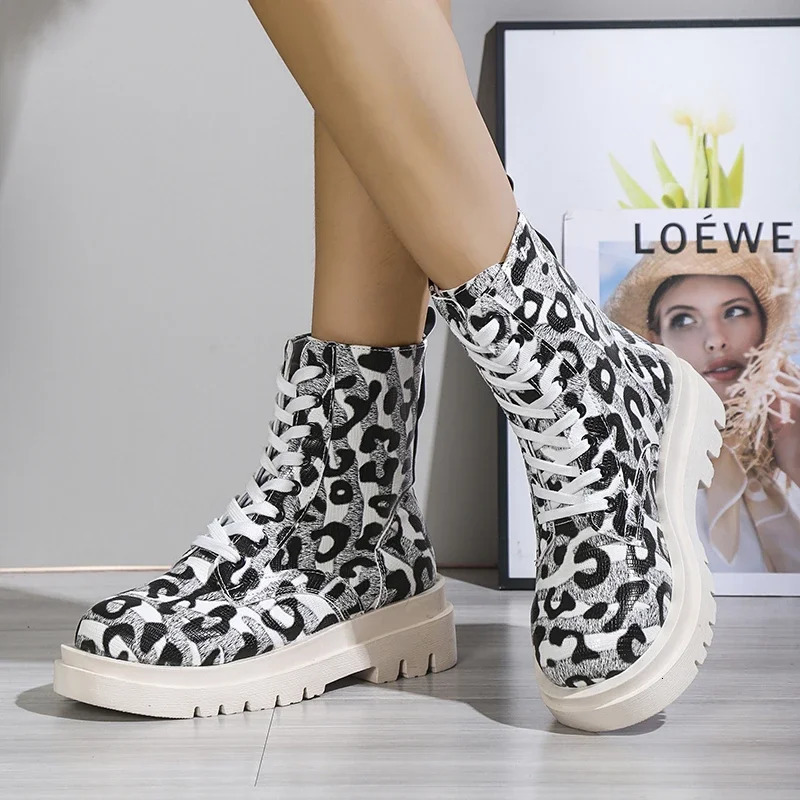 Womens platform ankle boots with lace up insulation leopard shoes winter oversized wear-resistant outdoor womens snow boots 240611