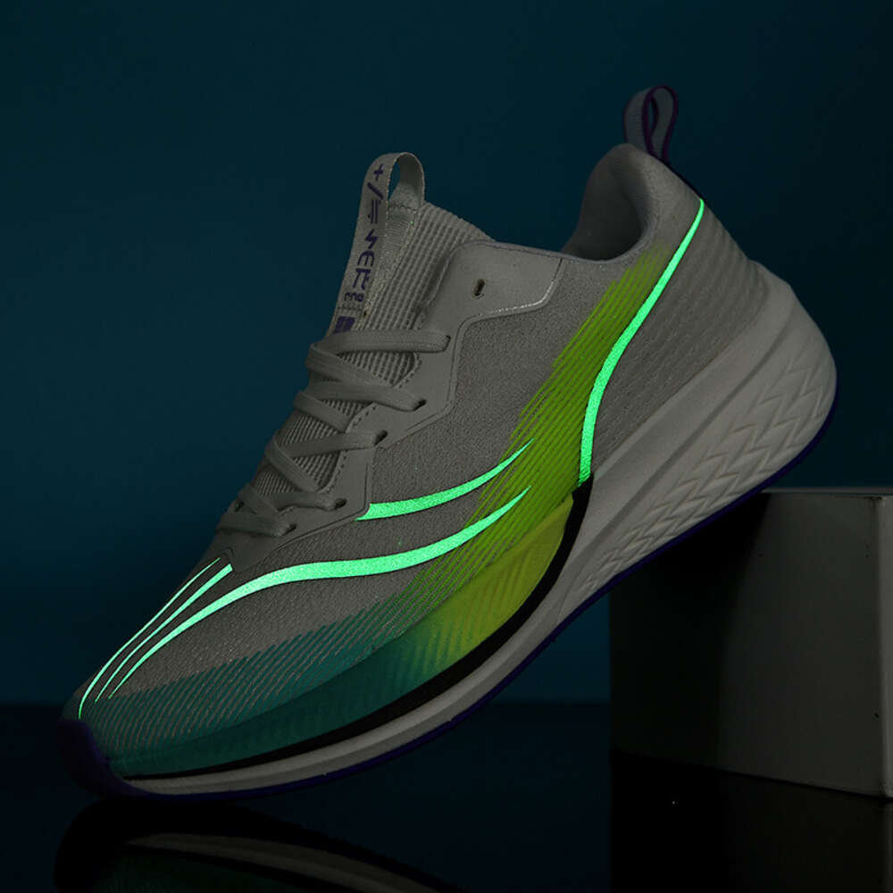 New Fashion Style Lightweight Mesh Upper Custom Running Shoes Designer Breathable Causal Sneakers For Men